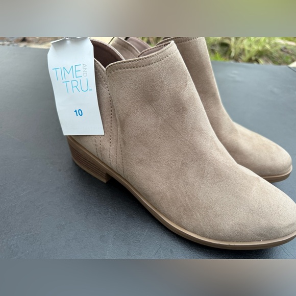 Time and Tru Shoes - Time and Tru Tan Ankle Booties Memory Foam Low Heel Women’s Size 10 NWT